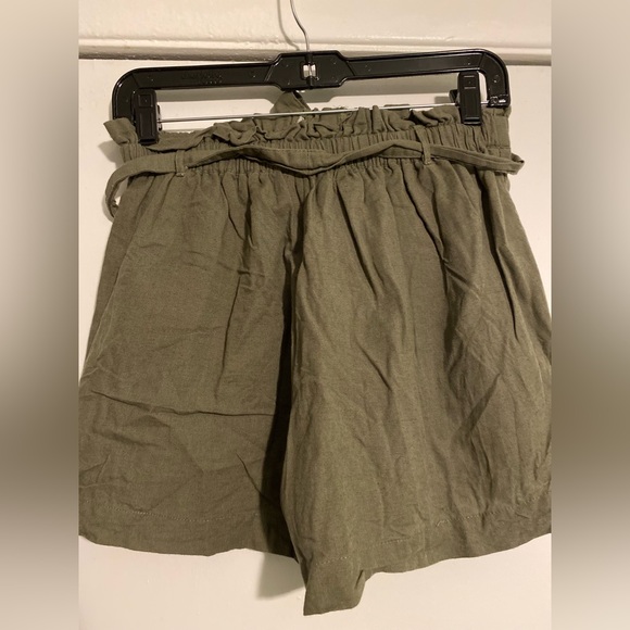 American Eagle Green Paper Bag Shorts - Picture 7 of 9